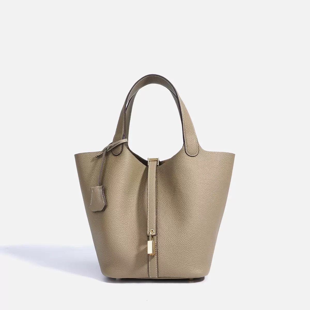 How to Pick a Handbag Color That Actually Matches Your Wardrobe