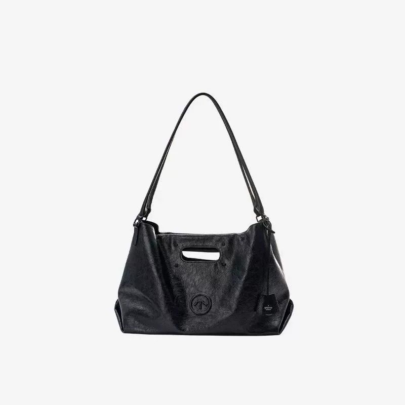 Arrow Tote Bag in Solid Color — styling photo