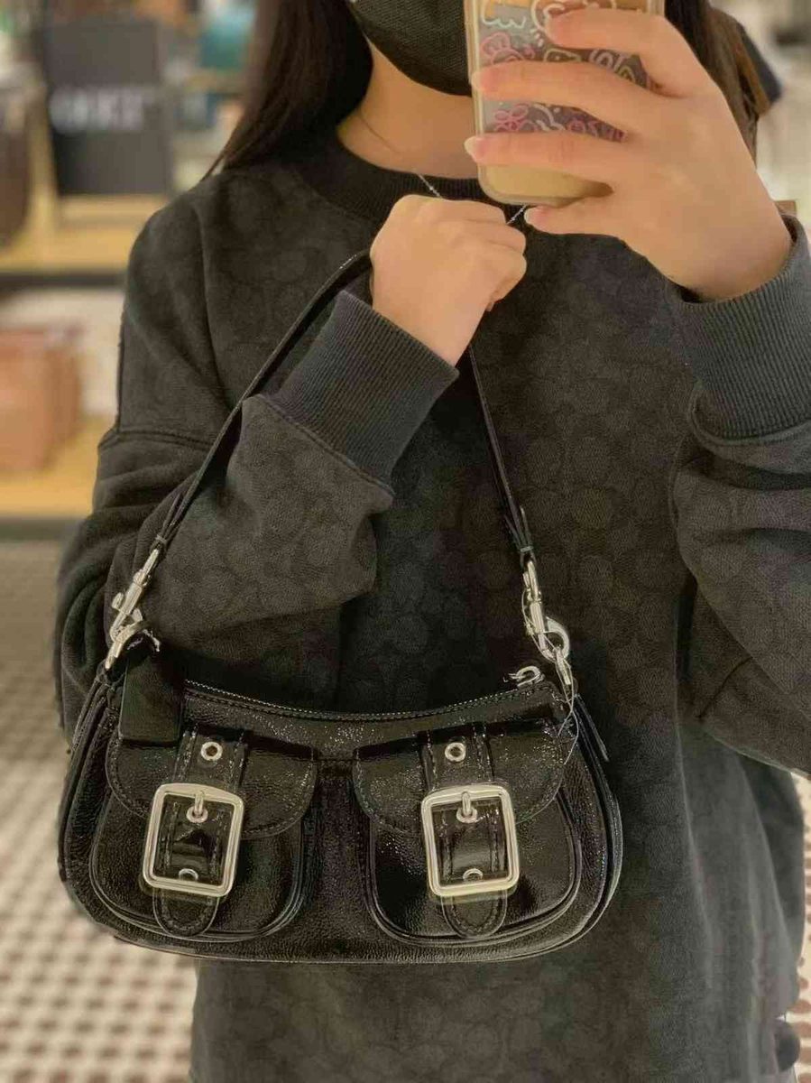 Underarm Baguette Crossbody Bag in Classic — packaging